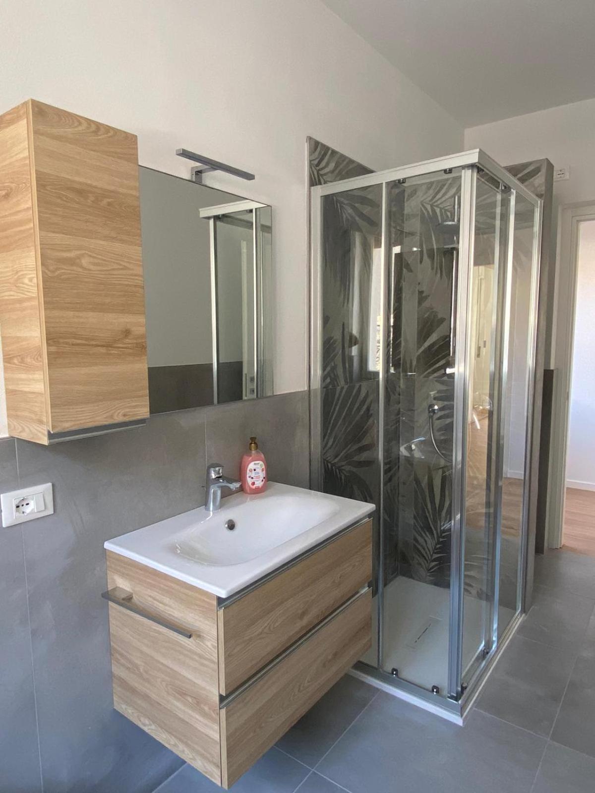 Villa The Swan - Composed By 2 Apartments Mandello del Lario Exterior foto